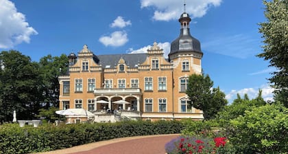 8P Holiday home "Seegelblick" in the first row of the lake with sauna, fireplace & wallbox