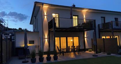 8P Holiday home "Seegelblick" in the first row of the lake with sauna, fireplace & wallbox