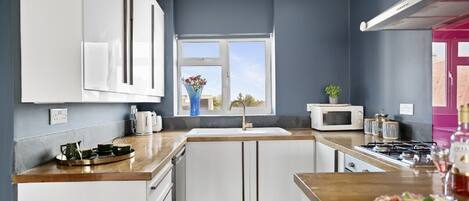 Apartment | Private kitchen | Fridge, microwave, oven, stovetop
