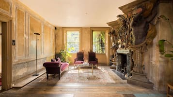 House | 5 bedrooms, desk, Internet