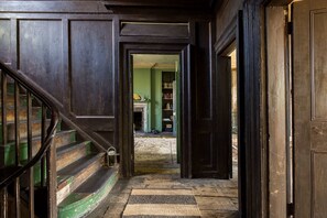 Casa | 5 quartos, escrivaninha, acesso à internet de alta velocidade