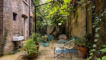 House | 5 bedrooms, desk, Internet