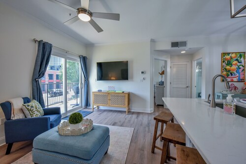 Elegant Elephant-Book for Football season! Walk to Stadium!