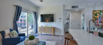 Elegant Elephant-Book for Football season! Walk to Stadium!