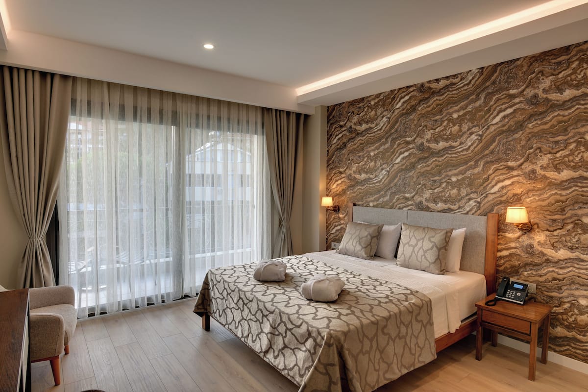 1 bedroom, minibar, in-room safe, desk