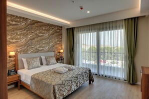 Grand Suite, Balcony, Sea View | Minibar, in-room safe, desk, laptop workspace - Dedeman Gure Nurhayat Thermal Resort&Spa (Edremit)