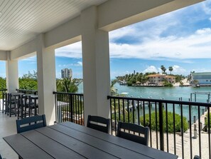 Outdoor dining - Paradise Palms~ Waterfront Oasis w/ 40' Dock, Pool, Open Water Views! (Marathon)