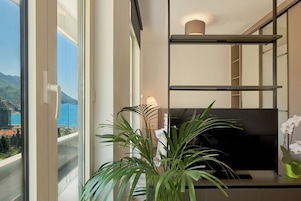 Standard Studio | In-room safe, blackout drapes, soundproofing, iron/ironing board