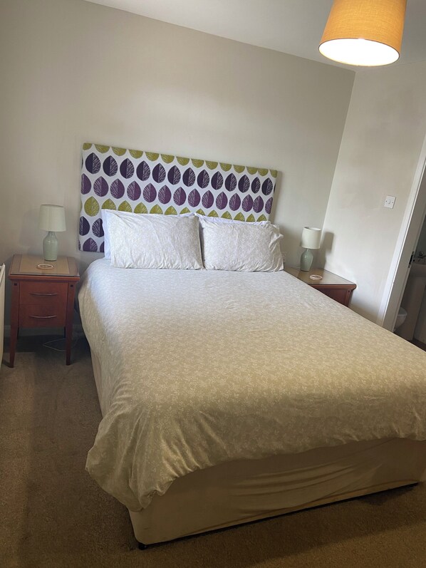 Phòng đôi cơ bản, quang cảnh vườn | Bàn, bàn ủi/dụng cụ ủi quần áo, truy cập Internet không dây miễn phí 