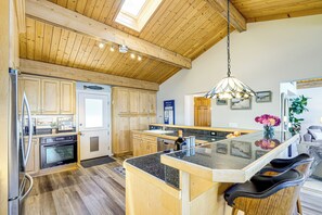 Interior - Bayfront Home w/ Private Beach in Poulsbo! (Poulsbo)