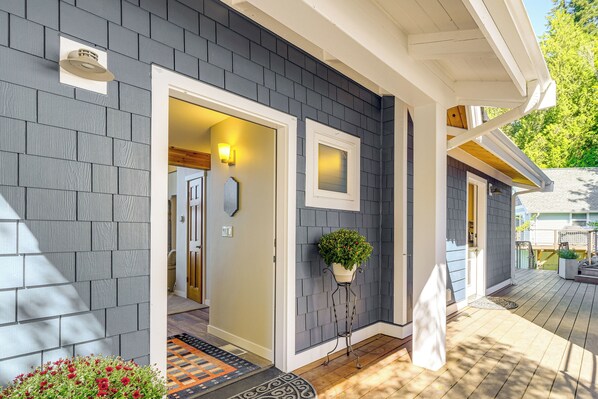 Interior - Bayfront Home w/ Private Beach in Poulsbo! (Poulsbo)