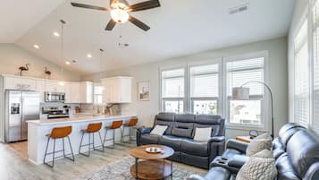 Apartment (3 Bedrooms) | Front of property