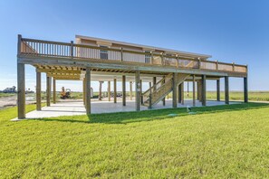 Interior - Crystal Beach Home w/ Large Deck & Bay Views! (Port Bolivar)