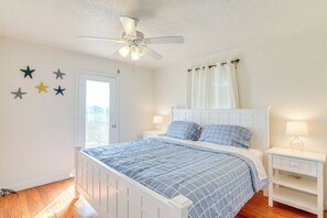 Interior - Crystal Beach Home w/ Large Deck & Bay Views! (Port Bolivar)