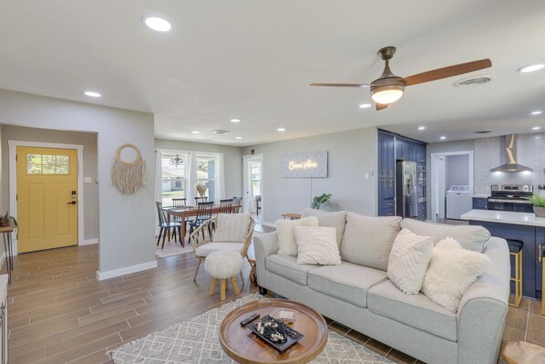 House (4 Bedrooms) | Interior