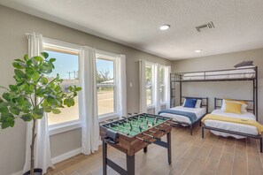 Hús (4 Bedrooms) | Að innan