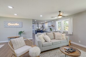 House (4 Bedrooms) | Front of property