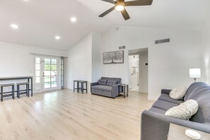 House (3 Bedrooms) | Interior - Glendale Home w/ Pool, Basketball + Bbq! (Glendale)