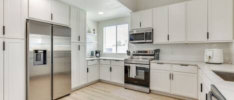 House (3 Bedrooms) | Interior
