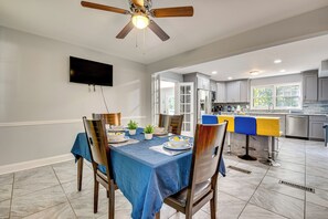 House (5 Bedrooms) | Interior