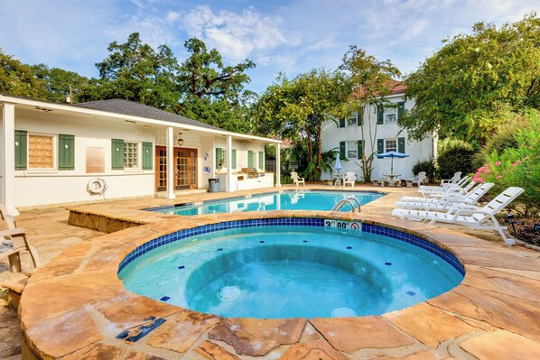 Apartment (2 Bedrooms) | Interior - Pet-friendly Mobile Condo ~ 4 Mi to Downtown! (Mobile)