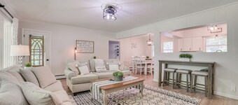 Gaylord Family Home: Walk to Shops & Restaurants!