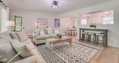 Gaylord Family Home: Walk to Shops & Restaurants!