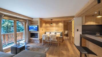 Téléviseur, foyer, bureau