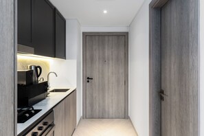 Standard Studio, Balcony, City View | Private kitchen