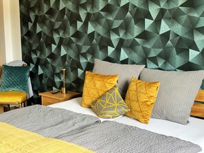 1 slaapkamer, een bureau, wifi, beddengoed