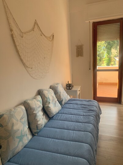 Charming 2-bedroom condo with AC, WiFi just Steps from the Beach