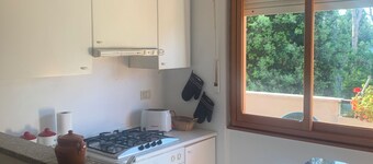 Charming 2-bedroom condo with AC, WiFi just Steps from the Beach