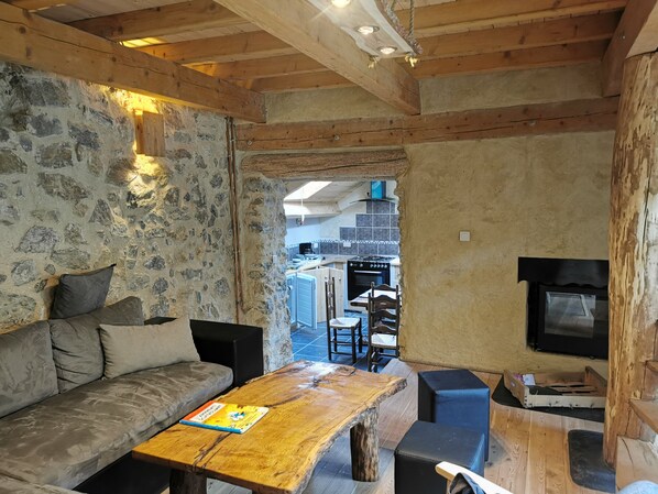 Living area - Equestrian farm cottage (Barles)