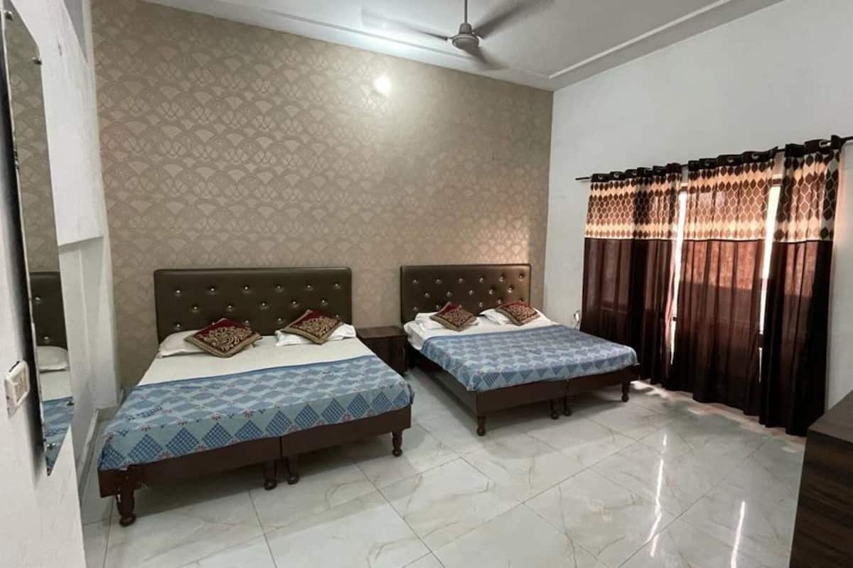 Deluxe Double Room, Multiple Bedrooms, City View | Free WiFi, bed sheets