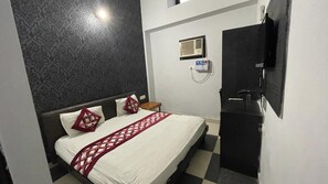 Habitación doble estándar, varias habitaciones, vista a la ciudad | Wifi gratis y ropa de cama 