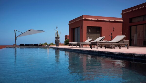 Pool - Exceptional seafront villa with private pool (Sidi R'bat)