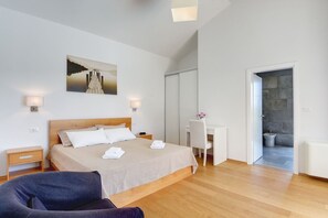 4 habitaciones, tabla de planchar con plancha, wifi y ropa de cama