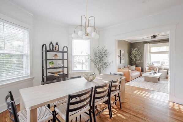 Dining - Cozy Oakley 4B with Garage 10 min to Downtown, UC Hospitals (Cincinnati)