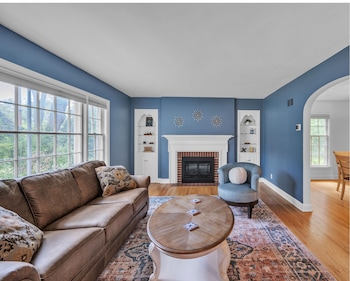 30-day Min. Full House. A+ Loc. Washer/dryer & A/c 3 Bedroom Hom