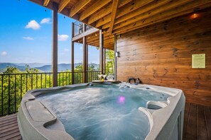 Cabin, 5 Bedrooms | Outdoor spa tub