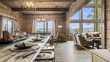 Cabin, 5 Bedrooms | Dining