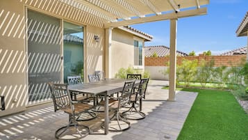 屋外ダイニングエリア