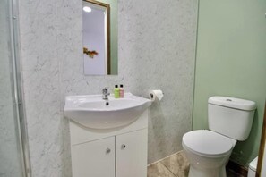 Hair dryer, soap, shampoo, toilet paper - Matlock Studio 6 - Coventry

 (Coventry)