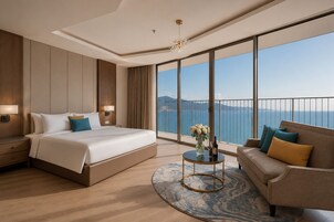 尊贵公寓式客房, 部分海景 | 埃及棉床单、高档床上用品、记忆海绵床垫、迷你吧