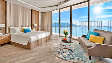 Signature Condo, 1 Queen Bed, Balcony, Sea View | Egyptian cotton sheets, premium bedding, memory foam beds, minibar