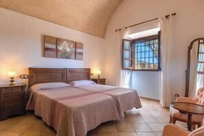 4 chambres, fer et planche à repasser, Wi-Fi