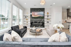 Smart-TV, Kamin, Videospiele