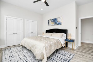 3 slaapkamers, een strijkplank/strijkijzer, wifi, beddengoed