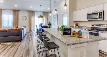Family Friendly Cozy 4 Bedroom, Free Snacks & Coffee