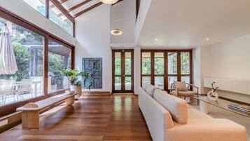 House | 5 bedrooms, Internet